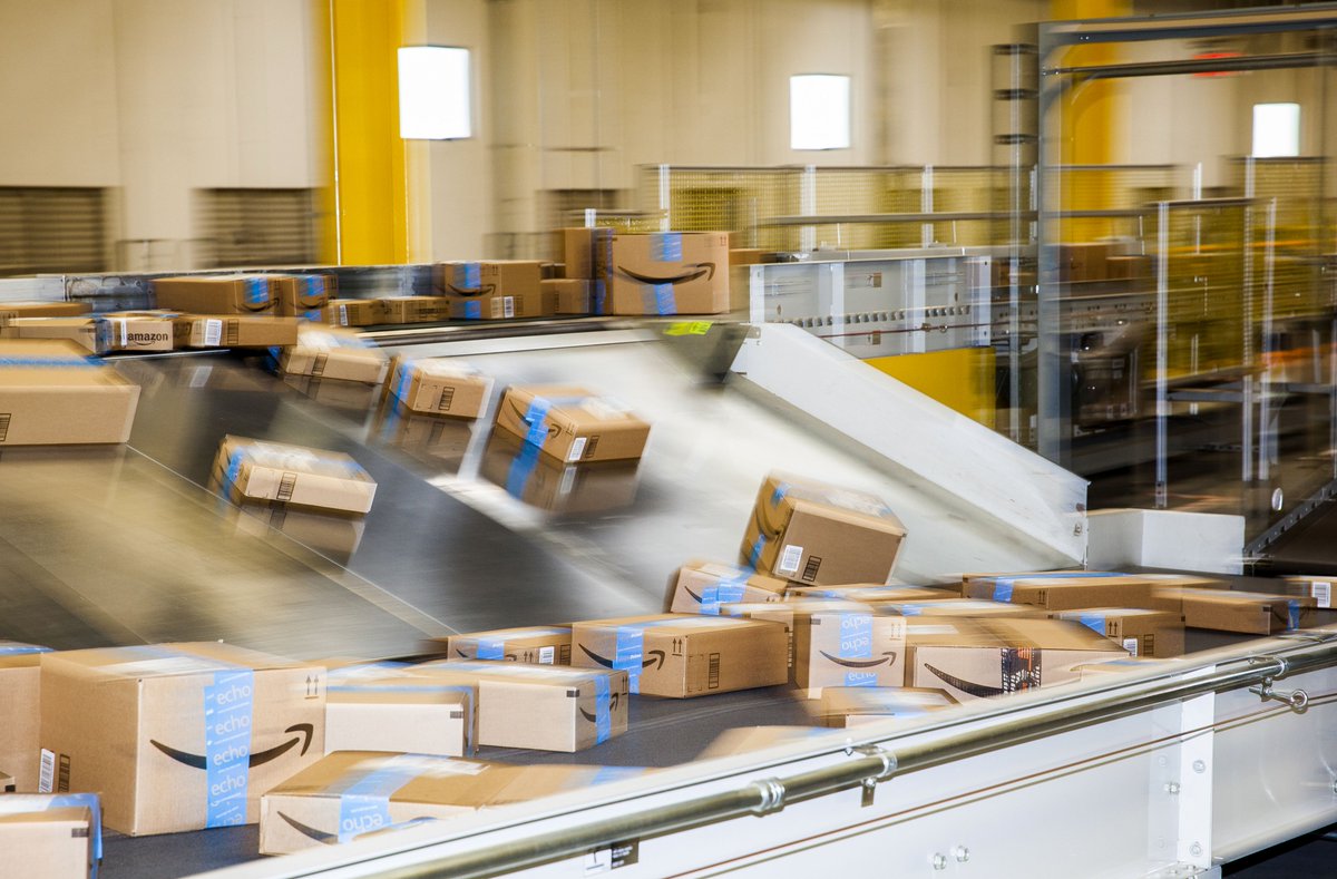 WorldWideEnt101's tweet photo. SAY WHAAAAAAAAAAT???  Shoppers Beware: Your Deadline for Online Christmas Orders Is Earlier This Year https://t.co/43Czg6rMsX https://t.co/RgfnTqpurm