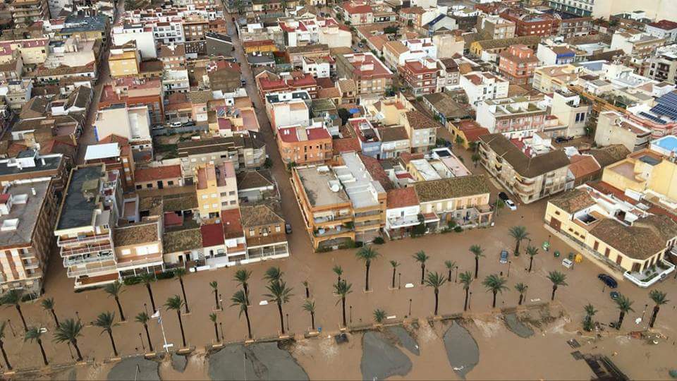 MiGueeLo's tweet photo. Fotografía aérea de la inundación en Los Alcazares. Pelos de punta. #Murcia https://t.co/UI4IZZccFI