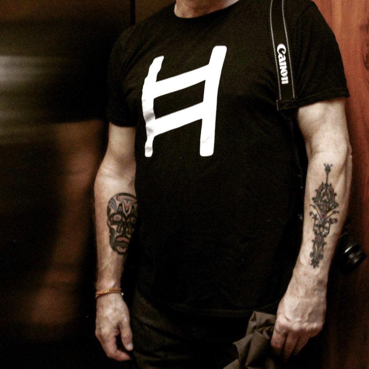 hombresmarket's tweet photo. we need a hero. he needs a tee. #giftsforyourdude #hombreUP #gilbertmelott #tats #inkedmen #tees SEE LINK IN BIO 👆🏼📸 @illinois_jones https://t.co/eLF0zMLHew