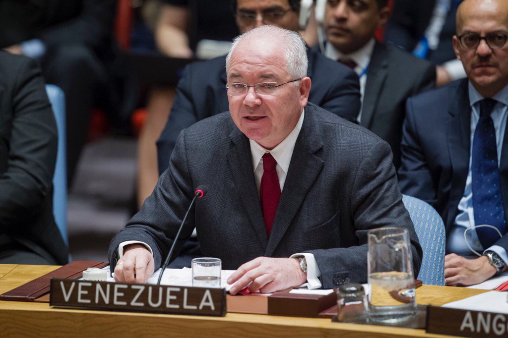 RRamirezVE's tweet photo. Condenamos el vil asesinato del embajador Ruso en Turkia Andrei Karlov. Cese la propaganda de odio contra Rusia. https://t.co/iePjagMVC1