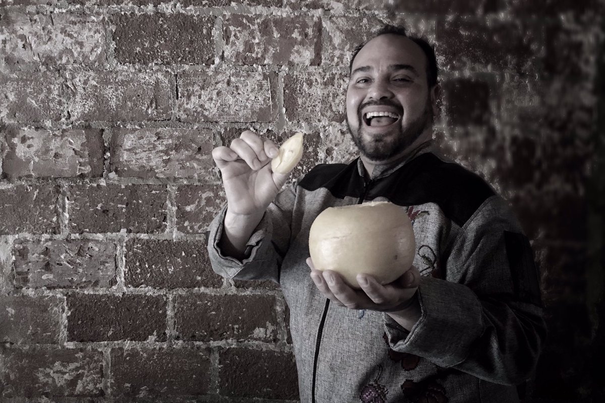 David. #conustedes Retratos de personas con las que comparto. #Chef <a href="/chefDcm/">David Cetina Medina</a> <a href="/LaTradicionMID/">La Tradición</a> #QuesoRelleno 🇲🇽🙌🏻 #Yucatan