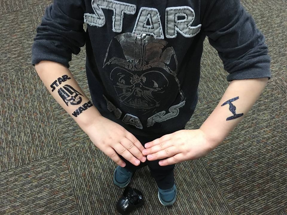 LaineToo's tweet photo. Who saw #RogueOne this last weekend?! #lainetoo #temporarytatoo #StarWars https://t.co/ha9jB7gCgT