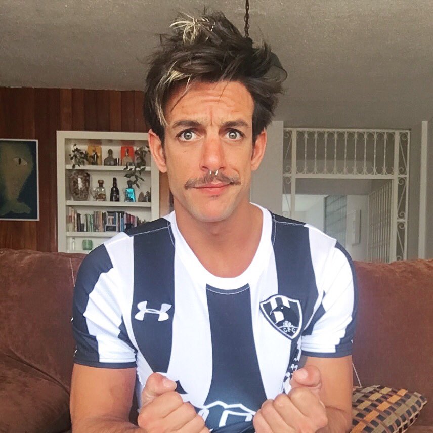 soyjoaquinf's tweet photo. Regalo el Jersey del Potro, que usé en la Temporada 1 de Club de Cuervos! (Solo Followers)
Lo voy a sortear entre los que den RT!!! https://t.co/3gujreDlQI