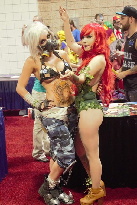 #throwback to #ComicCon when I met @OJessicaNigri and @FakeNerdBoy   ;_; take me backkkk https://t.c<a href="/tag/throwback"class="tags">#throwback</a><a href="/tag/comiccon"class="tags">#ComicCon</a><a class="tags" target="_blank" title="On Twitter" href="/?out=eyJ0eXAiOiJKV1QiLCJhbGciOiJIUzUxMiJ9.eyJpYXQiOjE3MjEzNzkzNDksImlzcyI6InR3cG9ybnN0YXJzLmNvbSIsIm5iZiI6MTcyMTM3OTM0OSwiZXhwIjoxNzUyOTE1MzQ5LCJyZWRpcmVjdF91cmwiOiJodHRwczovL3R3aXR0ZXIuY29tL09KZXNzaWNhTmlncmkifQ.vb0h5NTTnJxcVc2Q7PgyE4QgFTaMeqEAKETOb-8hQr67LX9NzPjxG65KjhEG37ahAmETwZdzgmNUW-3NdbvzmQ">@OJessicaNigri</a>