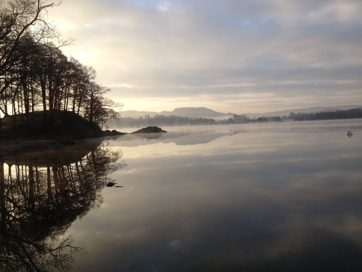 ianmartinson236's tweet photo. #llakes @LelaMarkham @rpwilli23 @golakes @CumbriaWeather @LincsSkies @kompatik @ejlazar @nadenlad @sw6owl @suz78 @L_D_PHOTO @YourAmbleside https://t.co/HFv0baYNgX