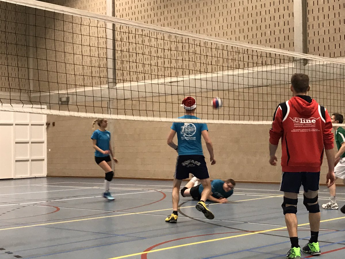 VanRossumPeter's tweet photo. Volley 4 @oscare een organisatie van @VThorT #mfl16 #musicforlife #DeWarmsteWeek https://t.co/PhobIMOqNC