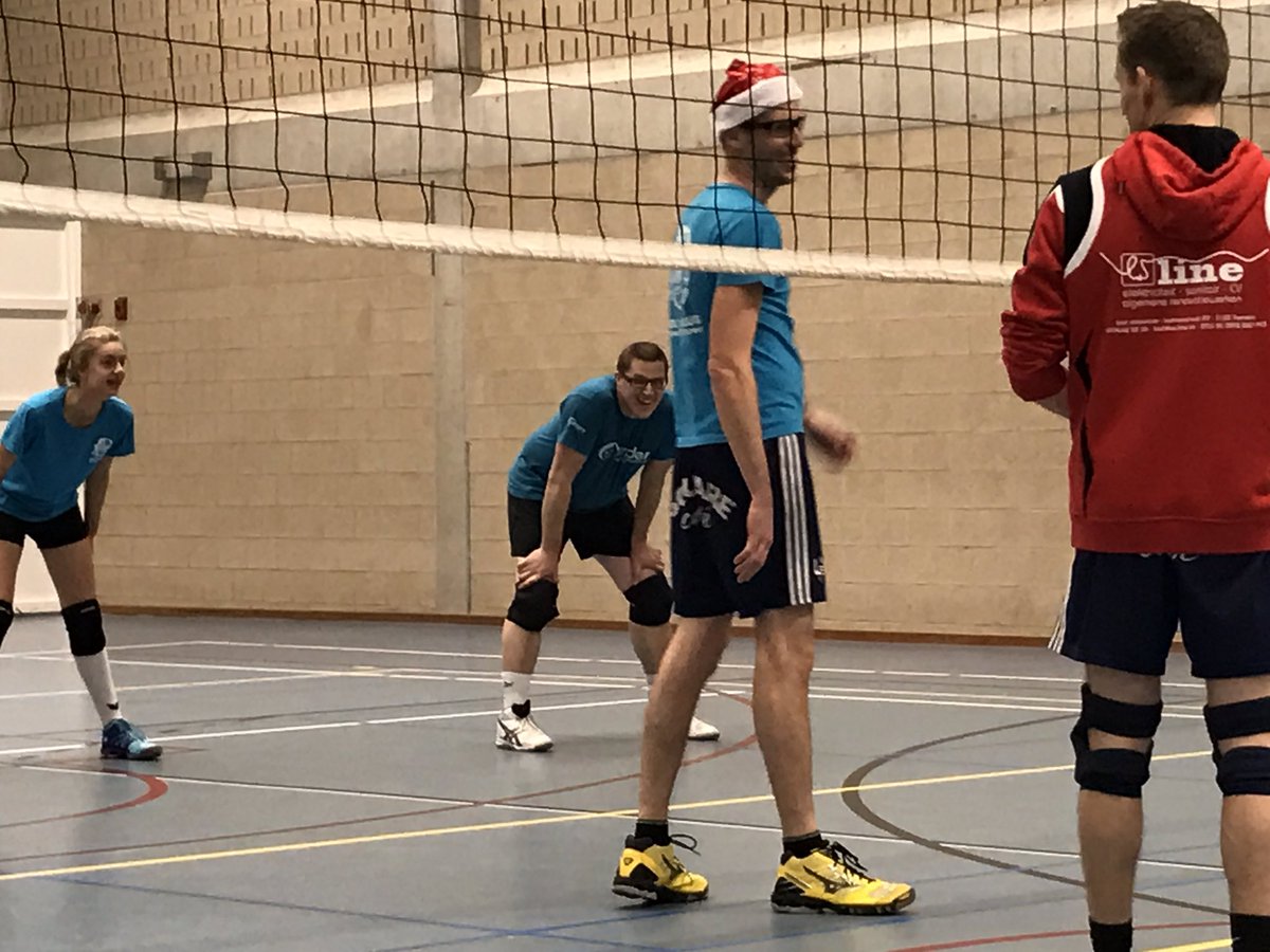VanRossumPeter's tweet photo. Volley 4 @oscare een organisatie van @VThorT #mfl16 #musicforlife #DeWarmsteWeek https://t.co/PhobIMOqNC