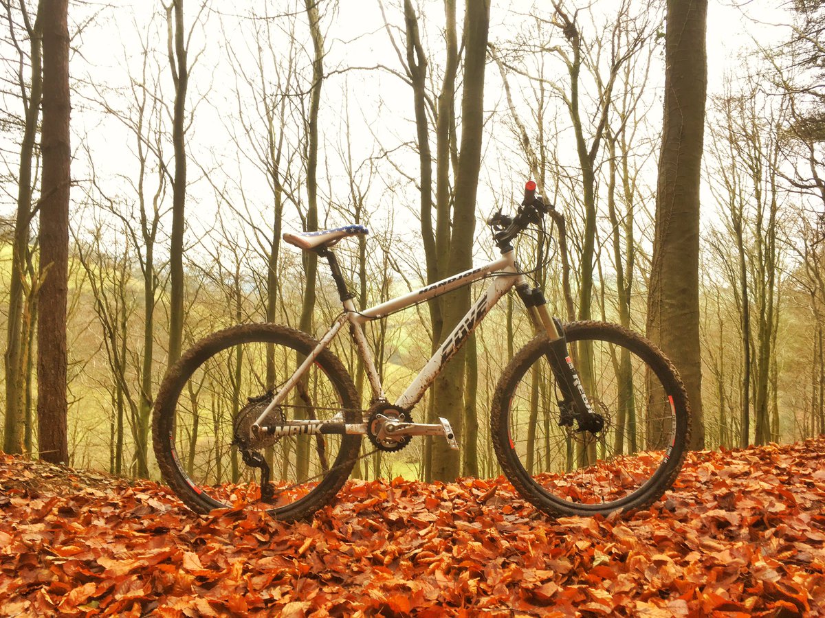 Off-road stuff on a bouncy bike. 

#mtb #cove #hope #shimano #steel #cycling #fitness #quantocks #strava