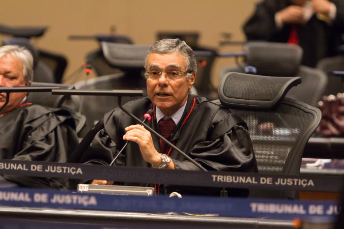 tjrjoficial's tweet photo. Desembargador Milton Fernandes é eleito presidente do TJRJ - https://t.co/aRjhNlpaBU #tjrj #rio #pjerj #eleiçoes https://t.co/hfg9ke43u0