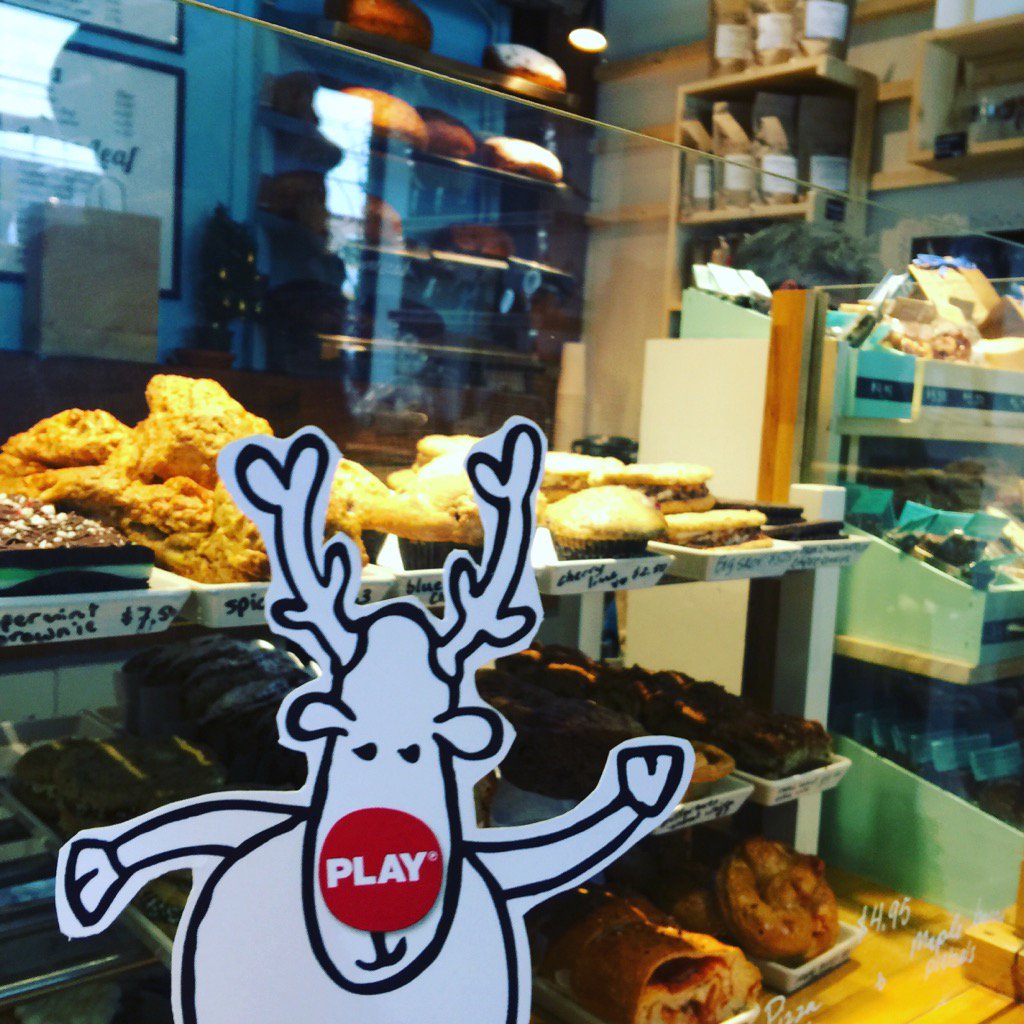PLAYbranding's tweet photo. Wishing all @cakeandloaf a #jolly #merry #holidayseason #rudolphplays #HamOnt https://t.co/LqLJf6k5Yb