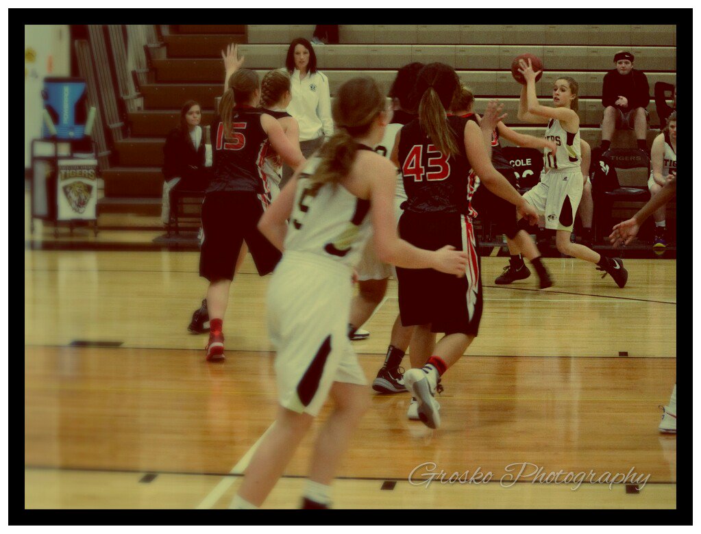 GroskoPhotos's tweet photo. @HS_ESSD40 @ExSpgsStandard great job last Thursday, girls. #basketball #excelsiorsprings https://t.co/Io3iEHcvrf