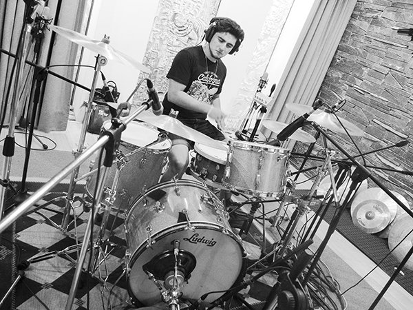 InolvidablesOk's tweet photo. Ya grabamos las Baterías de las Canciones de nuestro próximo disco. #SeViene  @Rupert_Neve @ThisIsAPIaudio @LudwigDrumsHQ @GrossoFran https://t.co/pSkJ3vWsNv