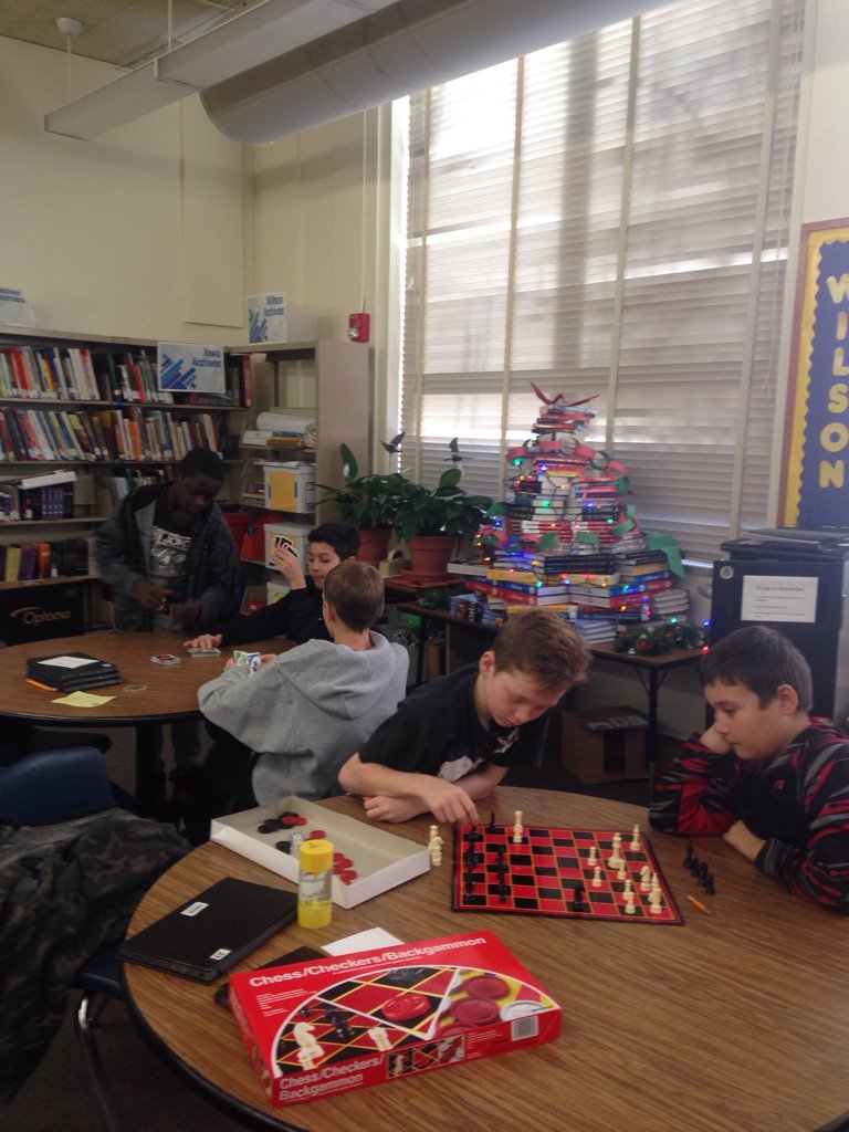 @CRWilsonRams 6th graders enjoy MakerSpace after finishing CyberSmarts lesson. #iowatl @RosenPublishing