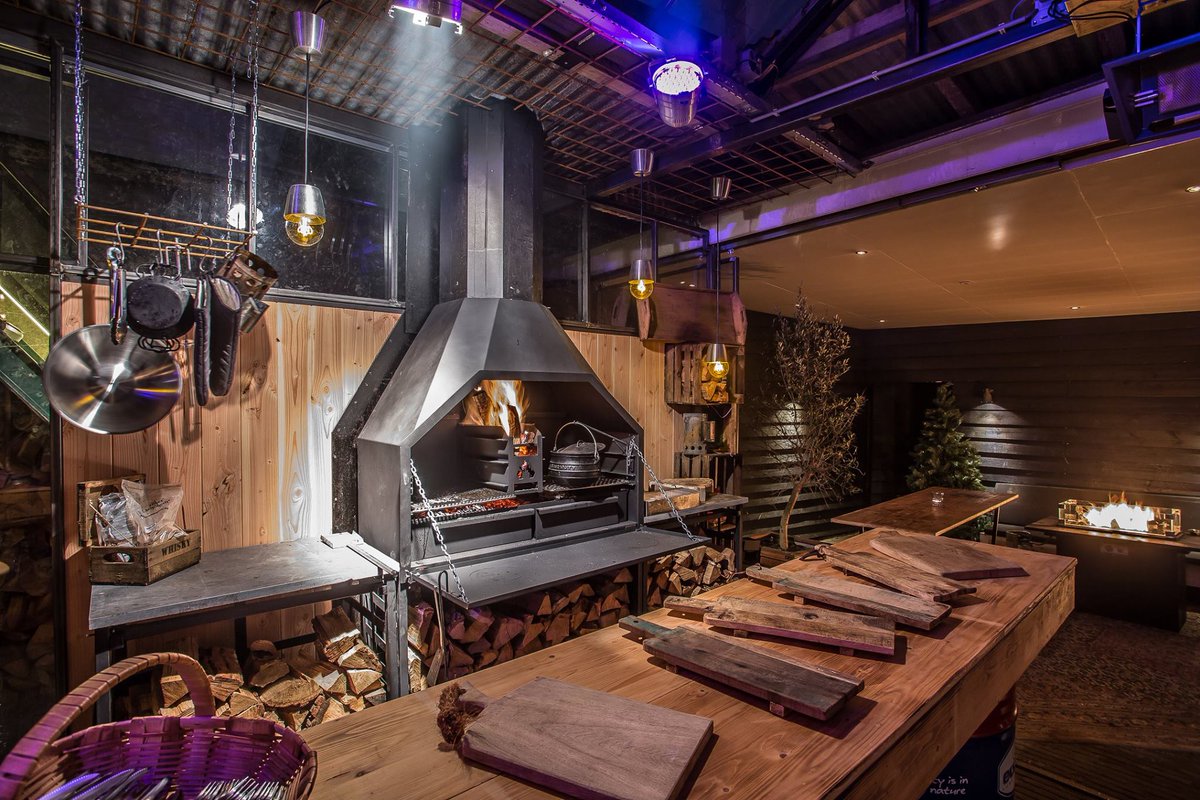 Spectacular indoor #AlfrescoKitchen in Holland