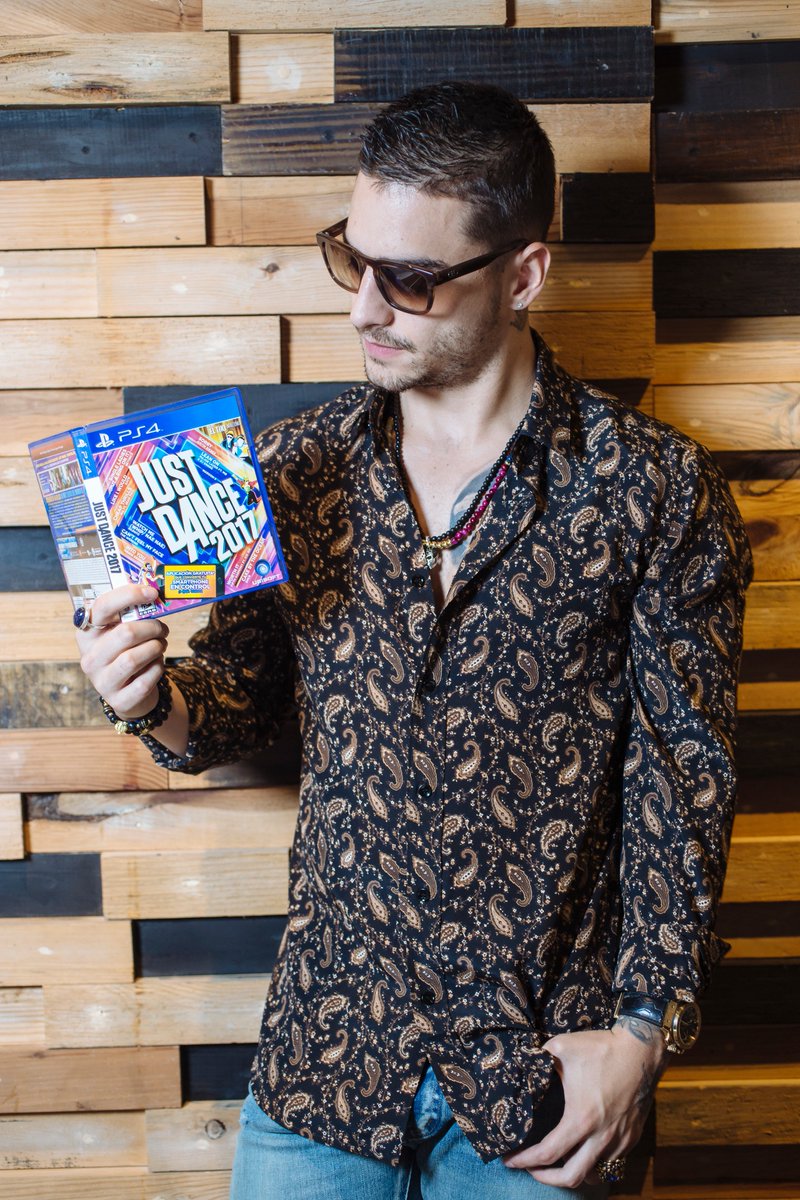 maluma's tweet photo. El mejor regalito pa mover el bote estas fechas! #JustDance2017! https://t.co/GnzNDISef3 https://t.co/7k6hrtH3BA
