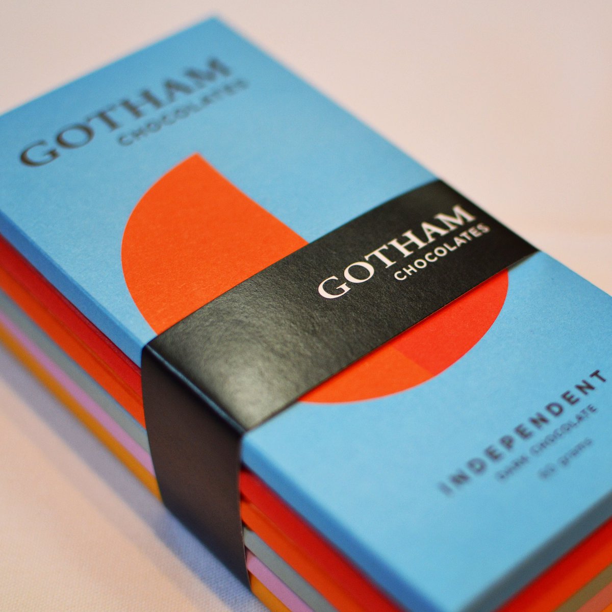 Gotham_New_York's tweet photo. Need a last-minute gift idea? How about @gothamchocolate ~ all 6 bars in 1 handsome package! https://t.co/lrPyD2xuEP #giftideas #chocolate https://t.co/vU7h7lgUj7