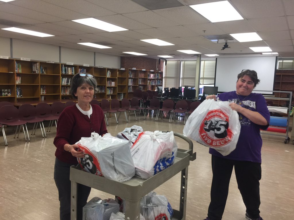 LBugdaBCPS's tweet photo. So many staff members with HUGE hearts- prepping for our @MRMSlions Winter Wonderland!! ❄️@ScienceRoom13 @Kkhammom @SnellingJeffrey https://t.co/WOMzRxCMiz