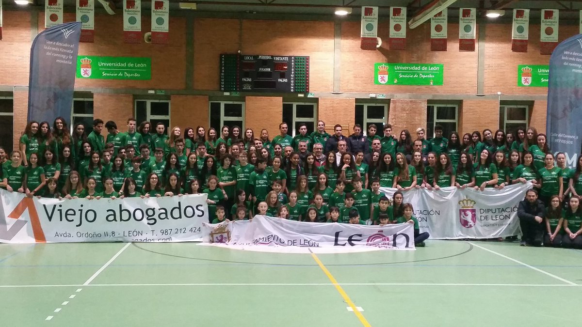 leondeportivo's tweet photo. El futuro del atletismo leonés se cuece a fuego lento en la familia de @SprintLeon a la que vuelve a unirse la ULE. 240 razones. https://t.co/TK0EgzHiNj