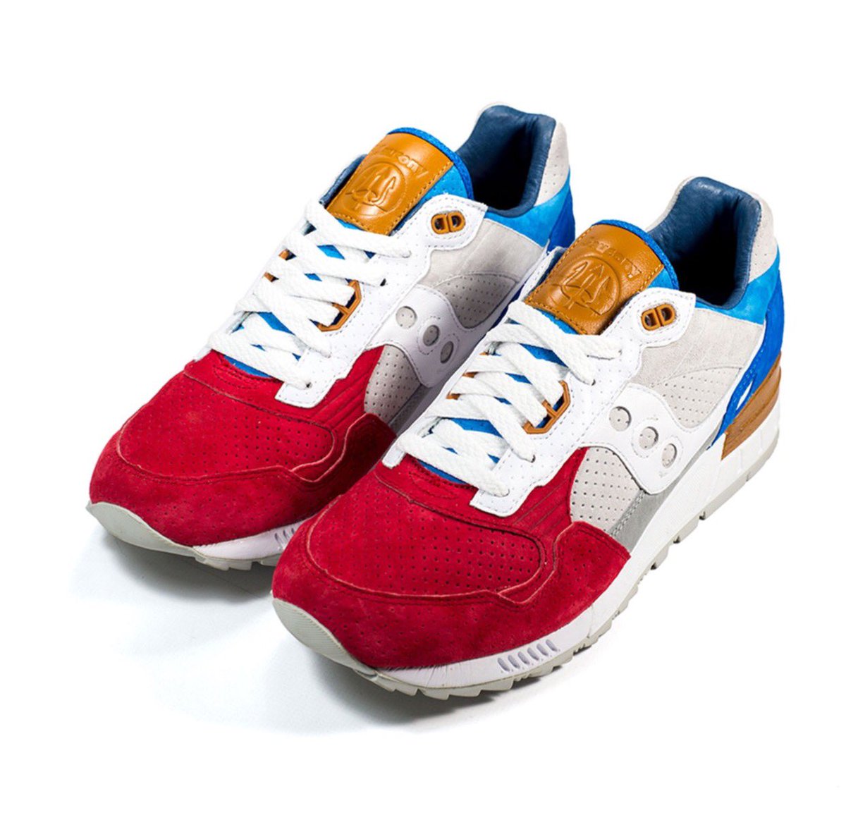De4TH2F0aMZ's tweet photo. COMING SOON:
SNEAKER76xSAUCONY SHDW5000
*THE LEGEND OF TARAS
RELEASE DATE: 12.29.16
#DTH2FMZ #SNEAKERS76 #SAUCONY #SHADOW5000 #SHADOWMOB https://t.co/I64N3TJFxf