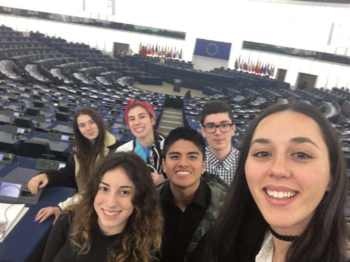 ArchenaRunsToEU's tweet photo. Día como eurodiputados🇪🇺🇪🇺 https://t.co/4Wt2wxO1rJ