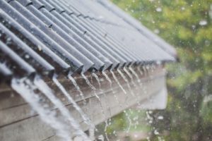 cincinnatiroof's tweet photo. Roof Leaks: 4 Common Causes https://t.co/bIYJCtkKB8 https://t.co/5OocLSnV54
