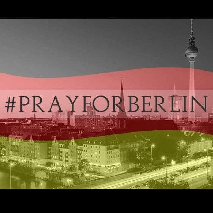 german_redhead_'s tweet photo. #Berlin #PrayForBerlin https://t.co/hpmaWpyIlD