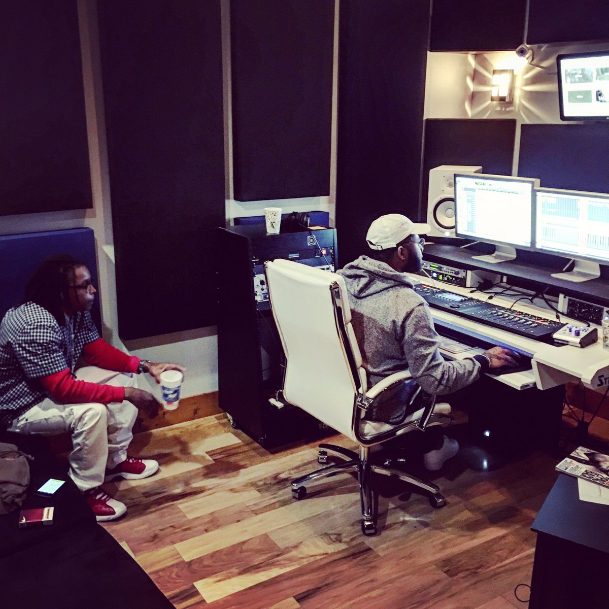 danarrylvon_'s tweet image. We Working @danarrylvon_ @Mouse_DatMe #betdatup❗