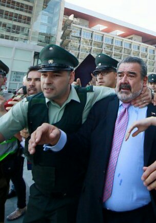 TVCompartida's tweet image. Inaceptable lo visto hoy en el centro de justicia,no podemos tolerar más este tipo de excesos, es que la panza de Luksic es una abominación!