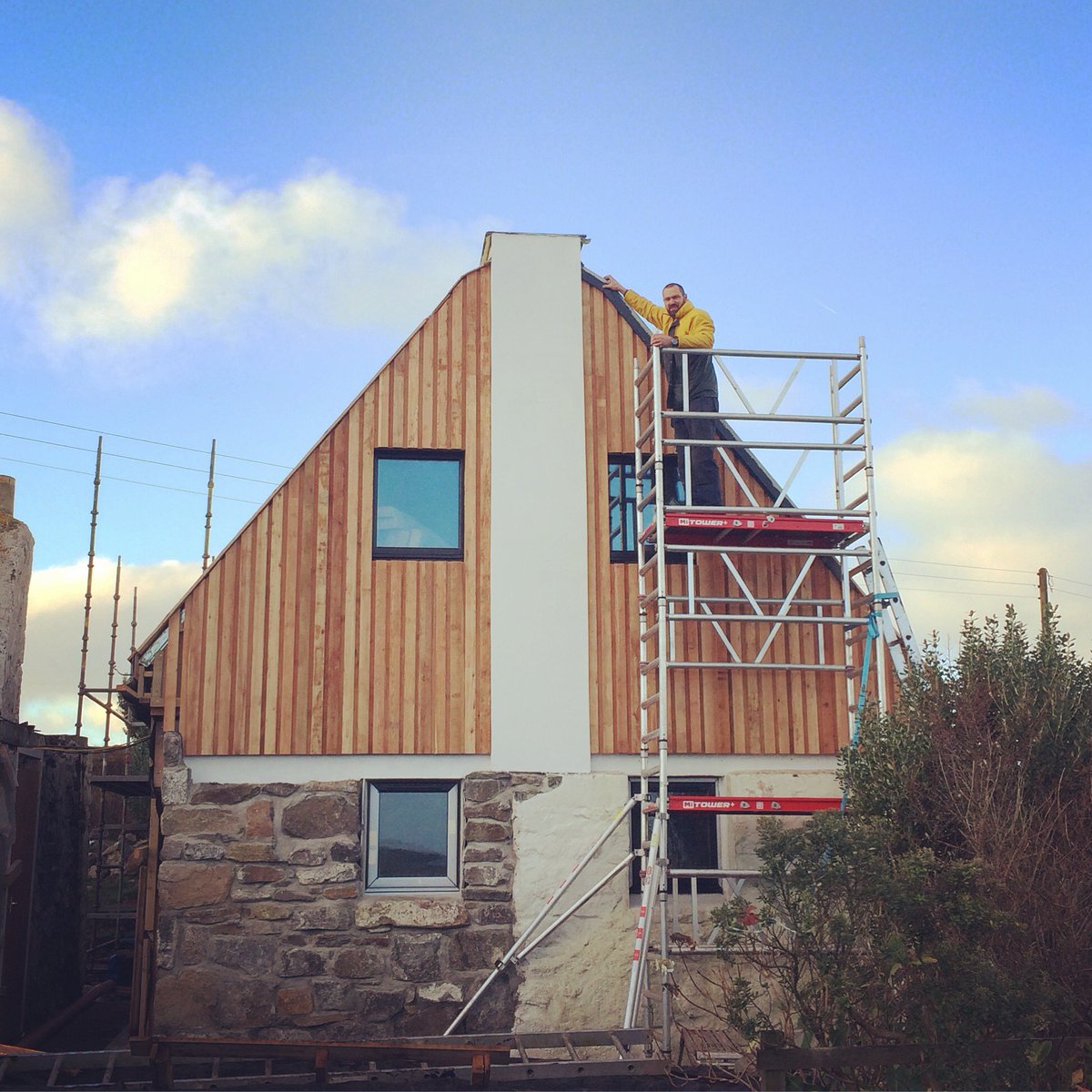 Roots_Arch's tweet photo. David has done an outstanding job on this elevation- helping us to get the #details and #finishes right #tog2016 #skills #housebuilding https://t.co/PmUfXoMuB4