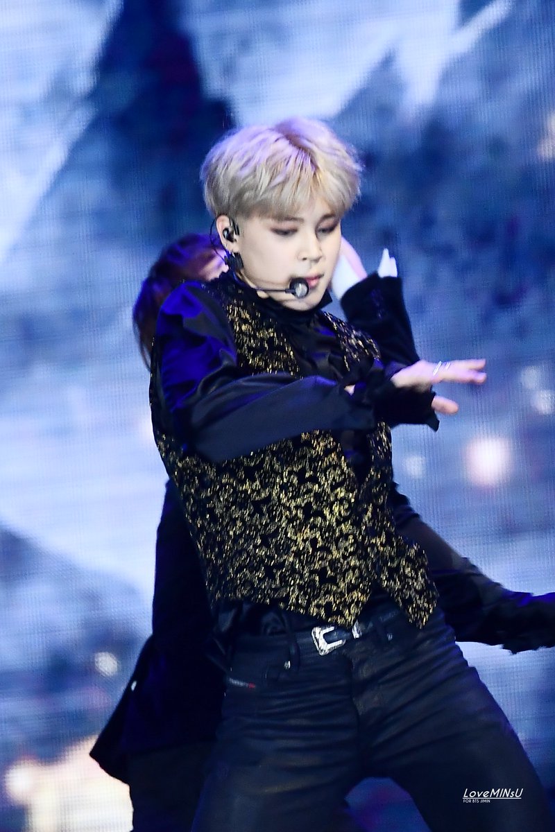 rljimx's tweet photo. [HQ PIC] 161202 MAMA
#방탄소년단 #지민 #JIMIN
©LoveMINsU_JM https://t.co/jjKhGm140t https://t.co/1oS49bZsKo