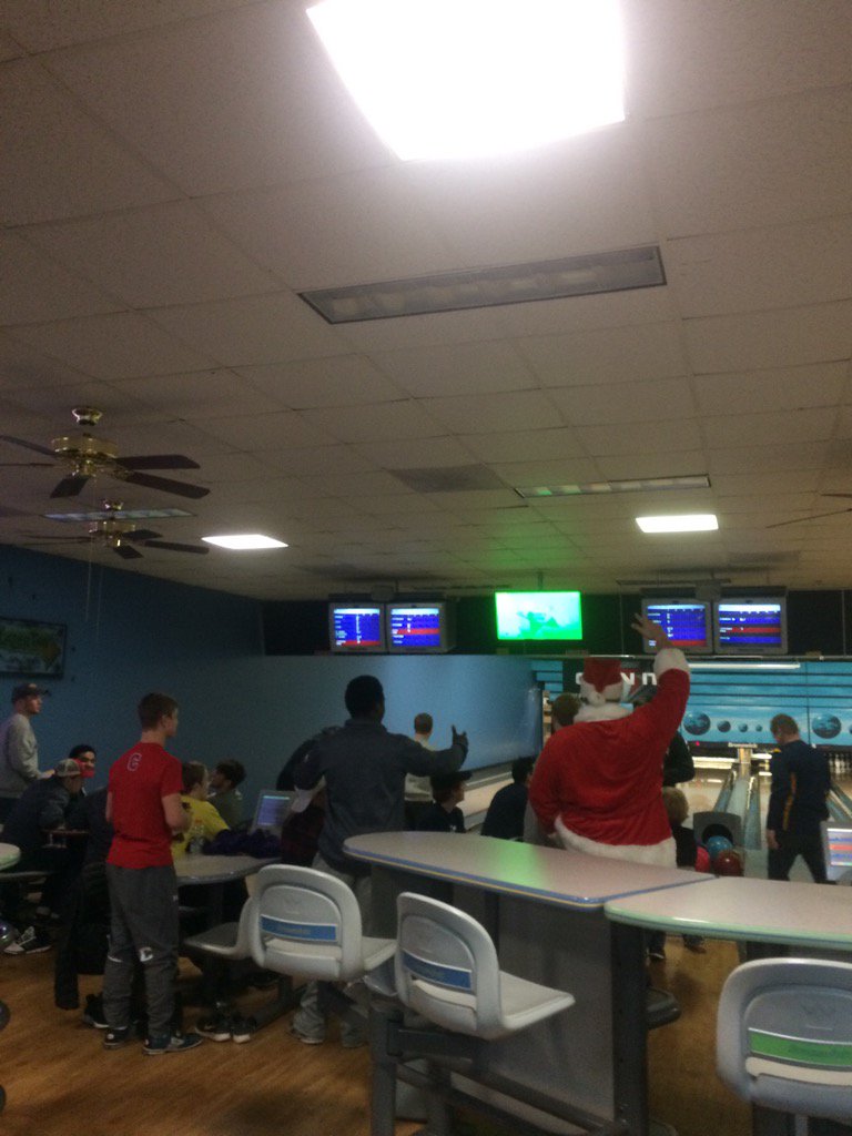 BedardCMP's tweet photo. Reinhardt Wrestling team bowling Circus👍 https://t.co/ydJK2mNqUt