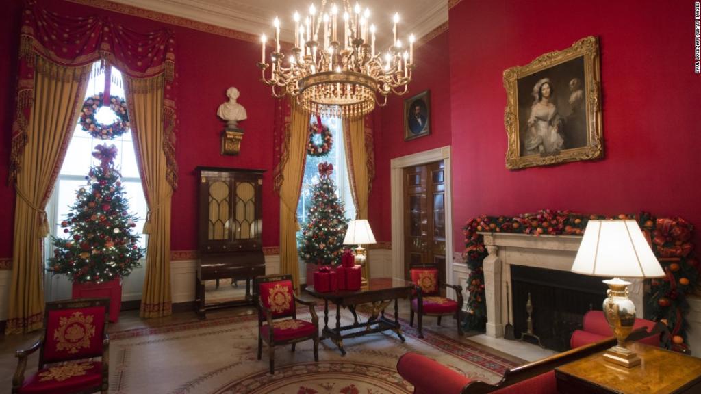 HLNTV's tweet image. See photos of Christmas at the White House: on.hln.tv/60138M5C5