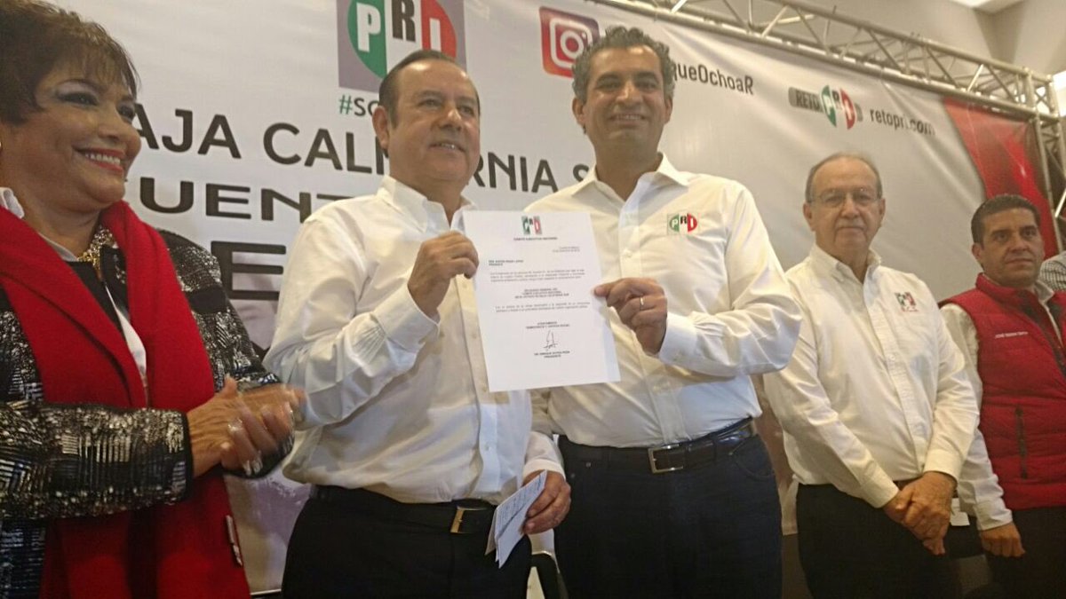 PeriodistaMarco's tweet photo. @EnriqueOchoaR nombra a @AaronIrizar Como delegado del PRI en el estado de Baja California Sur https://t.co/UWVpxU4md7
