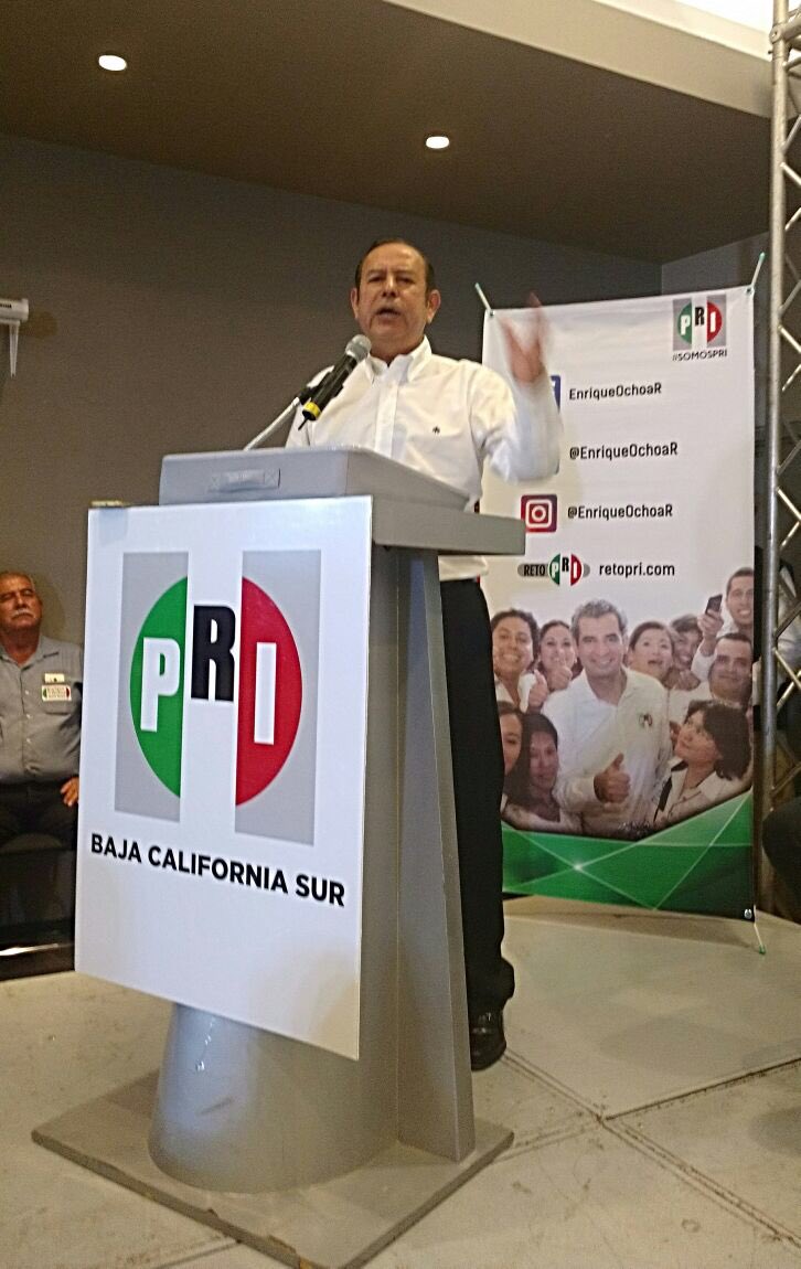 PeriodistaMarco's tweet photo. @EnriqueOchoaR nombra a @AaronIrizar Como delegado del PRI en el estado de Baja California Sur https://t.co/UWVpxU4md7