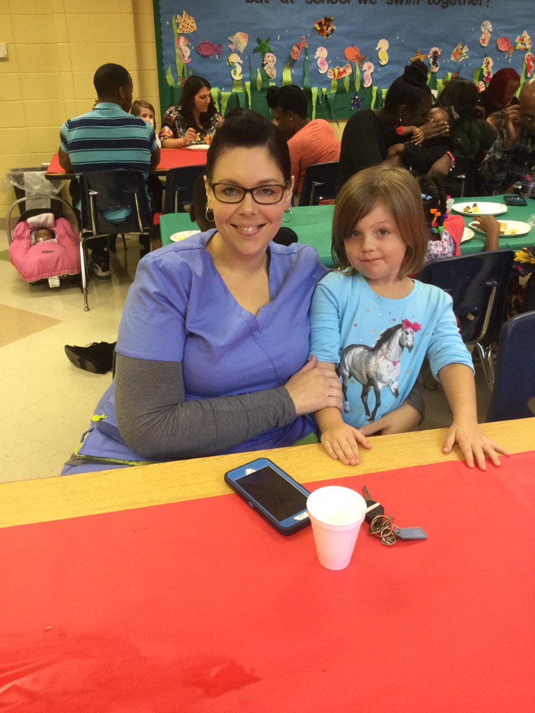 Railey_PK's tweet photo. #Holiday Social with parents and students
#LCPK parents are the best! https://t.co/cKUY9Y2TtQ