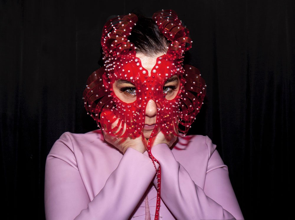 bjork's tweet image. #björk #DayForNight (photo by @santiagofelipe)