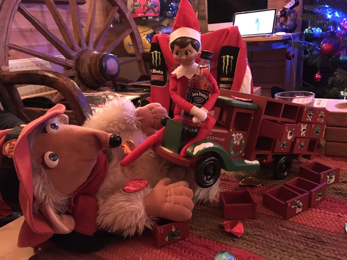 Orinocho's tweet photo. Hi everyone. My mate elf has been around all day trying to get me tweeting n Facebooking again. I said no so he ran me over!! https://t.co/eEdNqdtMZY