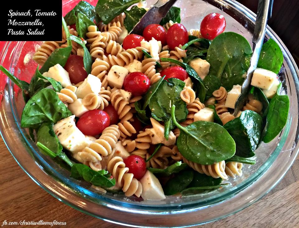 WilliamsChristi's tweet photo. Pasta salad with spinach, mozzarella, and tomatoes. Up on the blog now: https://t.co/grDGOfIMM7 #mealprep #lunchprep https://t.co/1lMke61CWn
