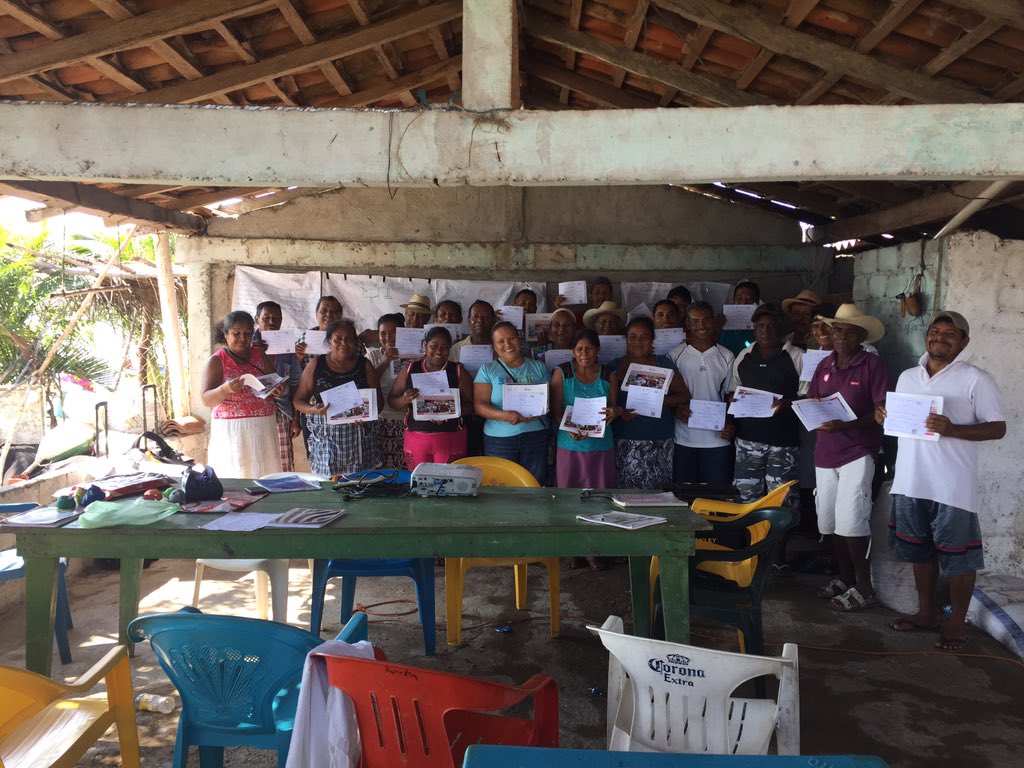 AGME085's tweet photo. Cierre taller #PROPESCA tecomate guerrero @propesca_inca @LeticiaInca @sicsic_mar @Conapesca @SAGARPA_mx https://t.co/2rUAjdFA4A