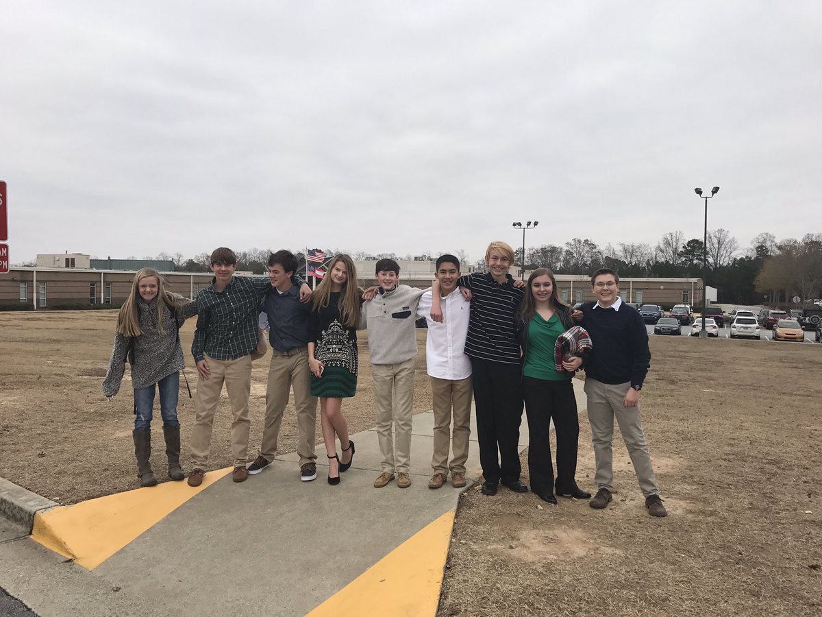 MillCreekEPIC's tweet photo. Today a few of our #mcpbl students spoke to Osborne teachers about our new program!! #learningbydoing #discovery #pbl π https://t.co/6eRaNbPWwd