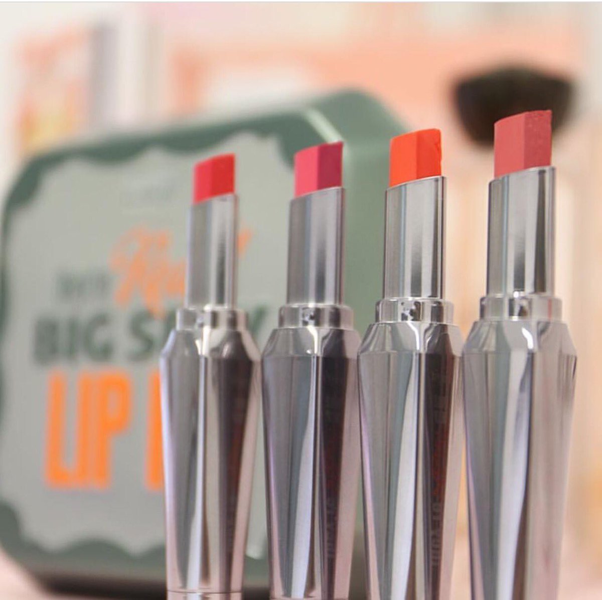 crisperezsaez's tweet photo. Llevo mucho tiempo esperándolos! #benefit #benefitcosmetics #lispstick https://t.co/qd6WgJqVRm