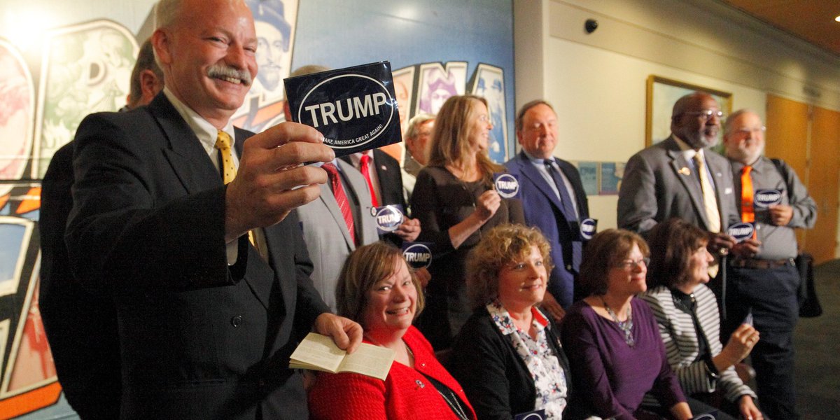 HuffPost's tweet photo. It's official. The Electoral College formally selects Donald Trump as the next U.S. president https://t.co/3fYS900VLA https://t.co/gpl8Fu1B0f