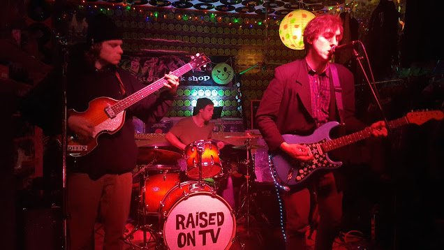 raisedontv's tweet photo. Thanks to @MEOWMEOWZrocks for hosting us and several other great bands @DelphicWaves @ThePermaGrins and @TheAlleyCrabs, last Saturday night! https://t.co/UPQV9ciXnx