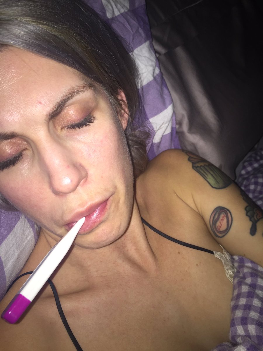 irenolivia's tweet photo. I hate having the flu😢👎🏻😩😤 https://t.co/US25EQhaam