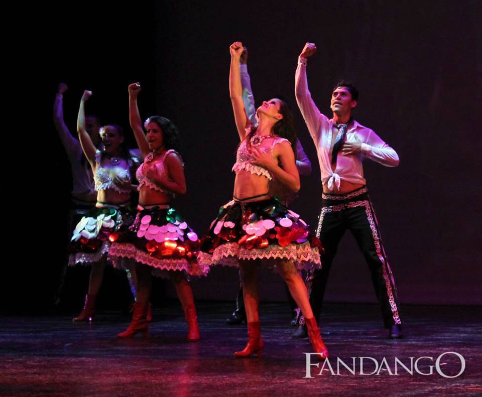 Fandango_Mexico's tweet photo. Este 31 de Diciembre celebra el año nuevo de una manera inigualable con #FandangoGdl el mejor show de Guadalajara. https://t.co/hMt1ZmuS9v