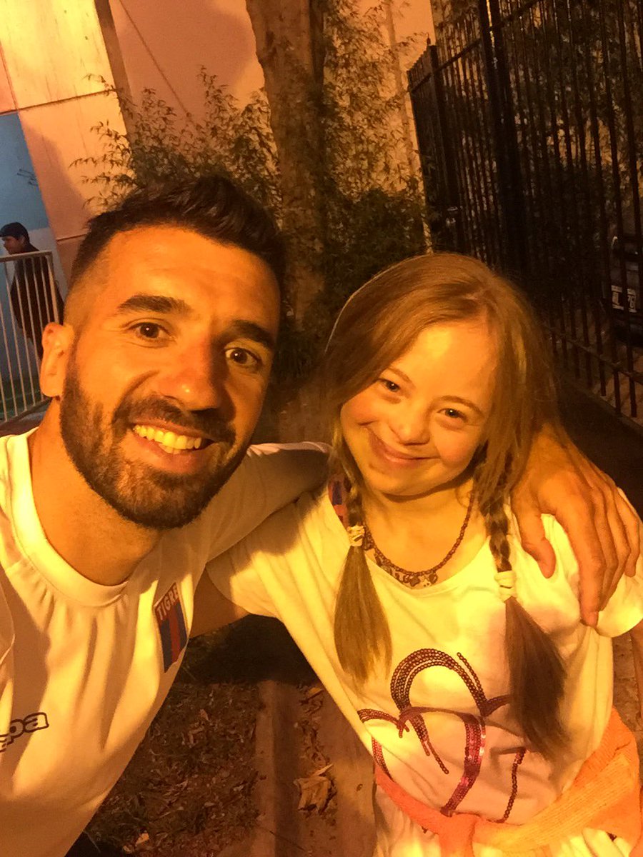 Echeverria_M21's tweet photo. Selfie con la hincha de Tigre más bella.. Manuela ❤️ https://t.co/v2MDZeyI7b