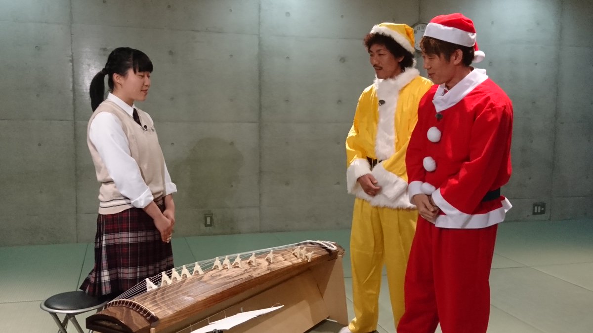 guruguruschool's tweet photo. トータルサンタからクリスマスプレゼント！山陽女学園では、琴のプロ演奏家を目指す女子生徒が師匠の祖母へ感動プレゼント！県大会優勝の実力を持つ崇徳テニス男子には、意外な人物からプレゼント。さらに！トータルに渡された衝撃のクリスマスプレゼントとは！？12/25（日）午後4時55分！ https://t.co/PessZjkaMN