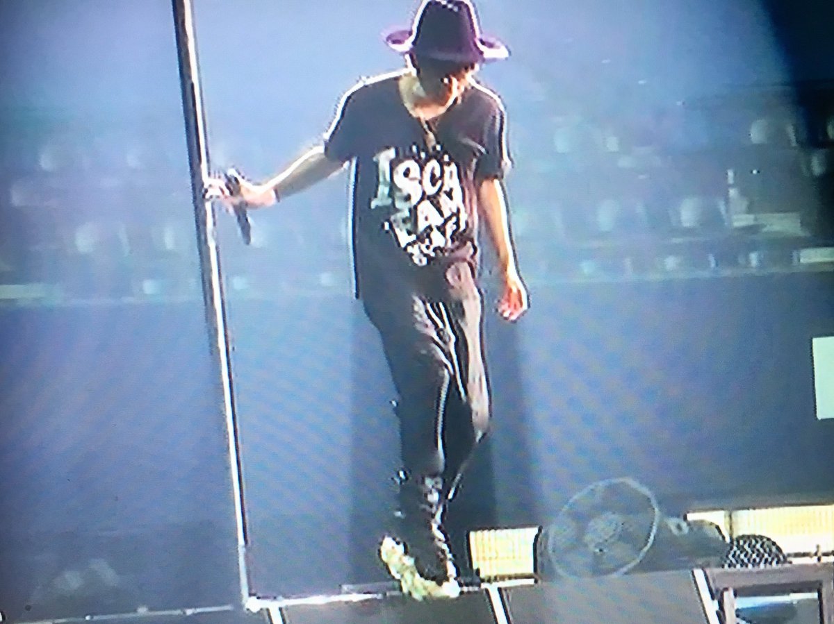 f_taisuke625's tweet photo. リハでお玉が着てるTシャツめっちゃ可愛いんだけど！！！なんでこれをツアーTにしないんだ！！！！！ヾ(:3ﾉｼヾ)ﾉｼ https://t.co/JAiHhsl8QI