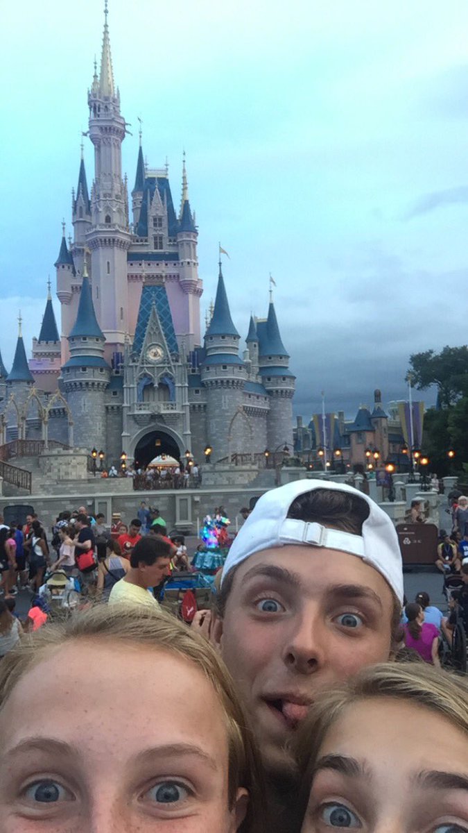 erin__shoemaker's tweet photo. happy 18th the guy who probably likes Star Wars more than he likes his own sister... you're still my 2nd favorite sibling🙃 https://t.co/fZK6Ql8FBo
