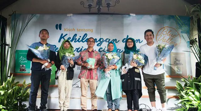 andrioktaviah's tweet photo. Masih The Blue Valley: Aditia Yudis dgn Senandika Prisma, Robin Wijaya Melankoyalina dgn Melankolia Ninna dan Dyah Rini Asa Ayuni Asa Ayuni https://t.co/J6PIEjthbV